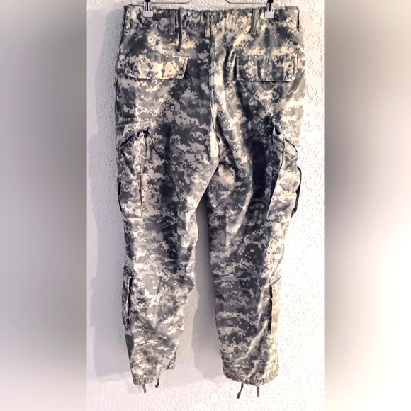 US Army ISSUED  ACU Digital Camo Pants Combat Medium Regular - Picture 1 of 12